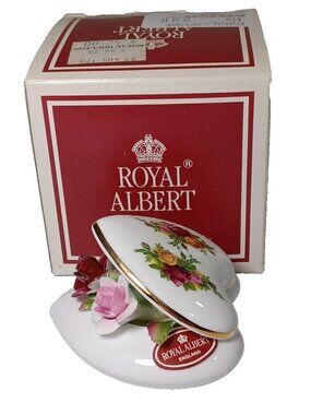 Royal Albert Old Country Roses Heart Shaped Porcelain Box With Handcrafted Flora